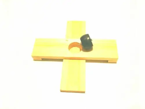 Wooden stand (for trees up to 1.2m)